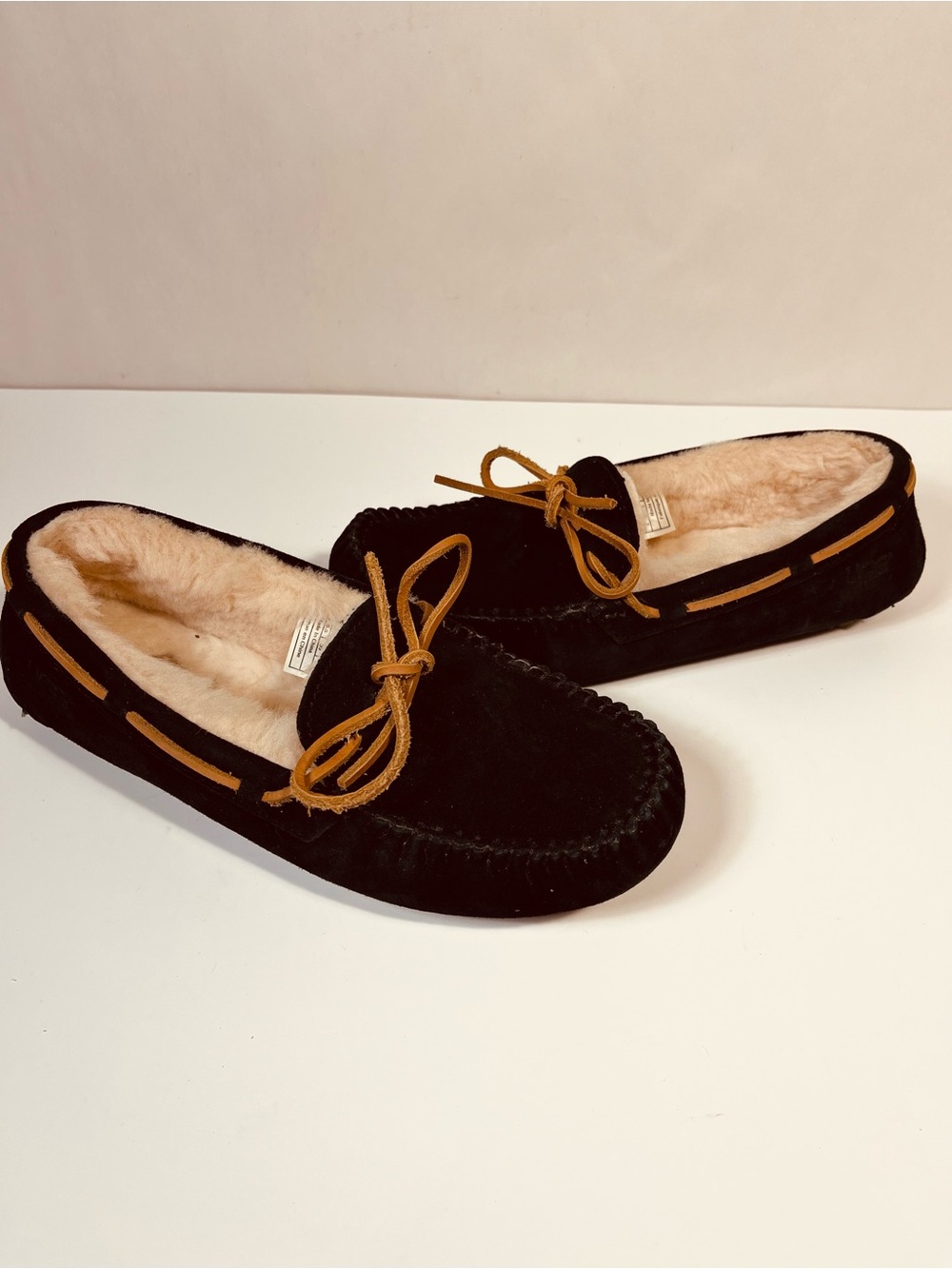 UGG Dakota Moccasin Black Suede Slippers Sheepskin Lined Women’s Sz 8